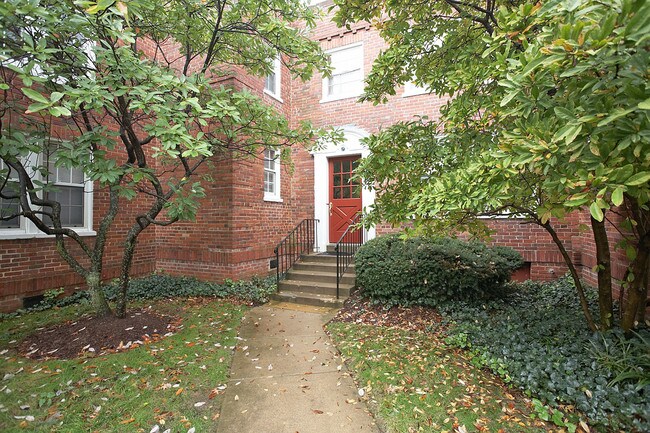 Primary Photo - 1742 N Rhodes St