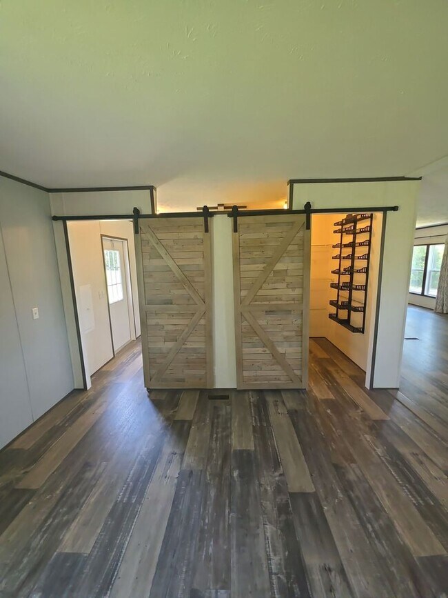 Building Photo - Spacious 4-Bedroom Home on 1 Acre in Peaceful Rickman Setting
