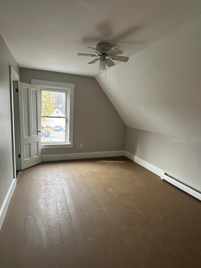 Building Photo - 110 Estey St