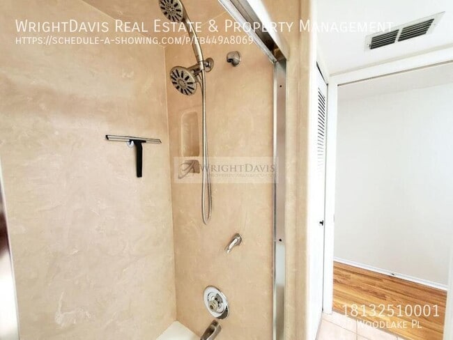 Building Photo - 20 Woodlake Pl