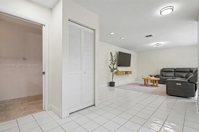 Building Photo - 10994 Neptune Dr