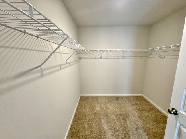 Building Photo - New rental in Brighton Oaks! Conveniently located off Hwy 231, this community conveniently close ...