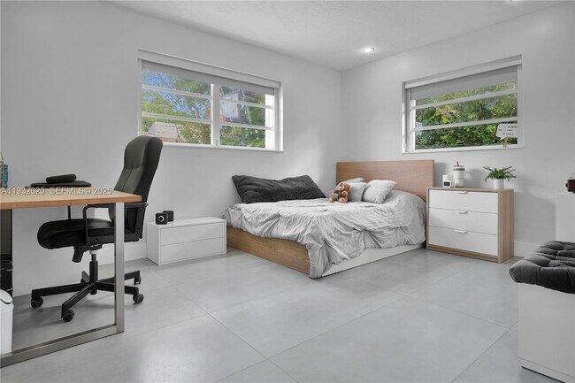 Building Photo - 2101 NE 211th Terrace