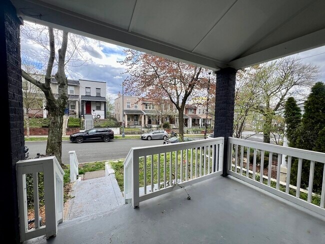 Building Photo - 1742 L St NE