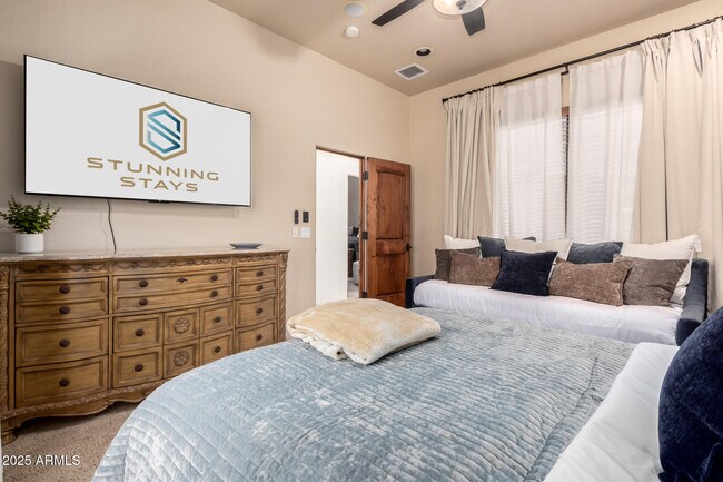 Building Photo - 2506 S 186th Dr