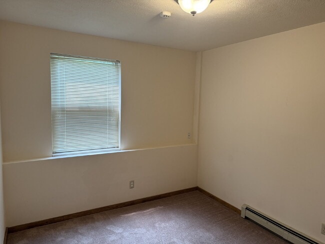 Building Photo - 2 Bedroom Apartment in Hastings – Gas and Water Included – $1,150/mo