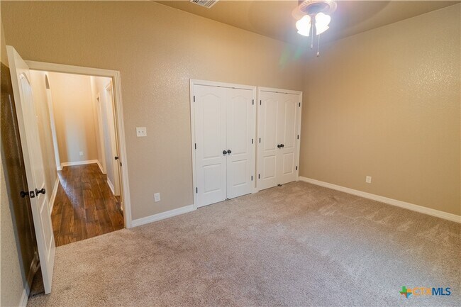 Building Photo - 2033 Catkins Ln