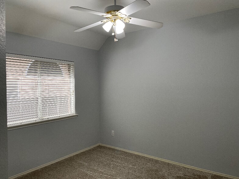 Building Photo - 3605 Villanova Dr