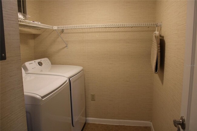 Building Photo - 3345 Crystal Ct E