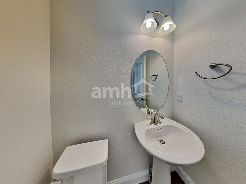 Building Photo - 10187 Dover St