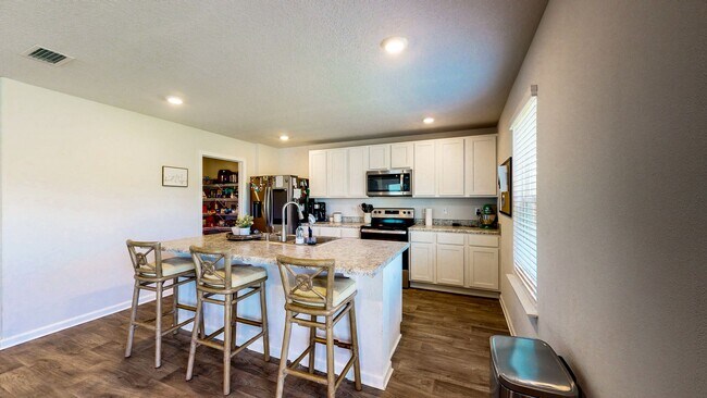 Building Photo - Hammock Bay! 4 bed 2.5 bath home located i...