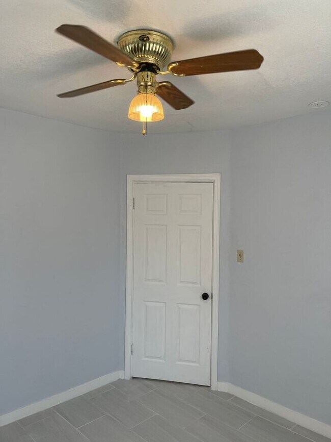 Building Photo - Coming Soon Modesto Renovated 3 Bedroom 1 ...