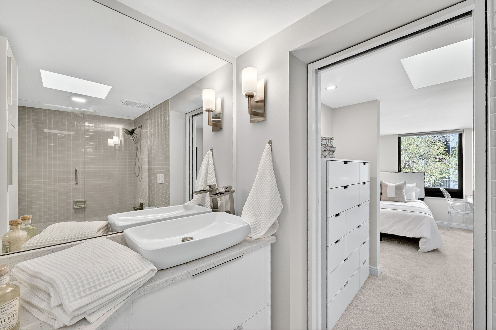 Building Photo - 1350 Lawrence St