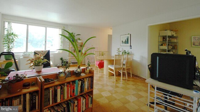Building Photo - 10201 Grosvenor Pl