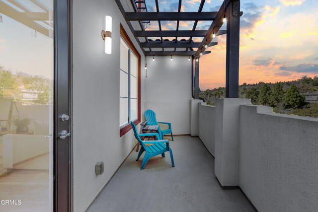 Building Photo - 354 Solares St