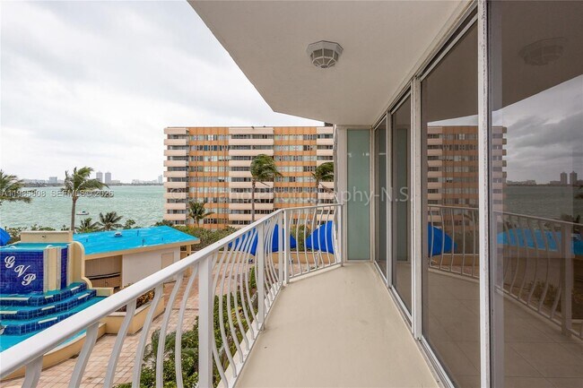 Building Photo - 7601 E Treasure Dr