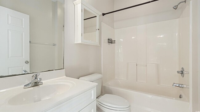 Building Photo - 4880 Dahlia Ct