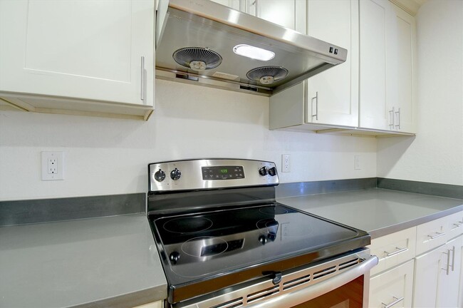 Building Photo - Remodeled townhouse with AC, Top Cupertino...