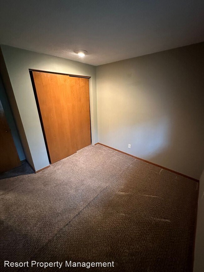 Building Photo - 3 br, 2 bath House - 910 E Loch Maree Dr