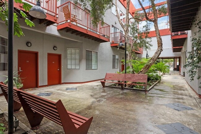 Building Photo - CHIC INDUSTRIAL 2BR/2BA CONDO Available Now!