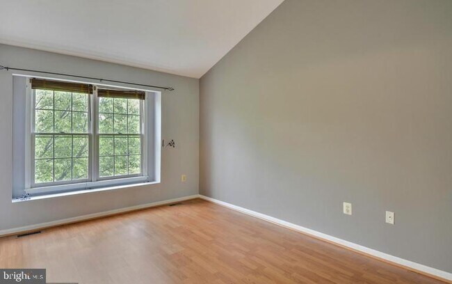 Building Photo - 46879 Trumpet Cir