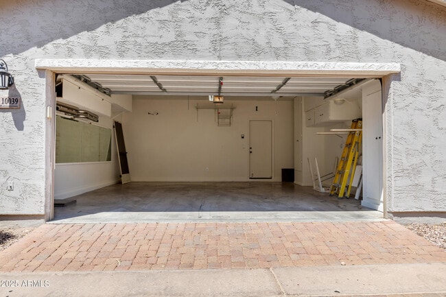 Building Photo - 10039 E Isabella Ave