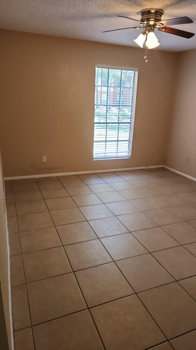 Building Photo - 8636 Mallard Reserve Dr