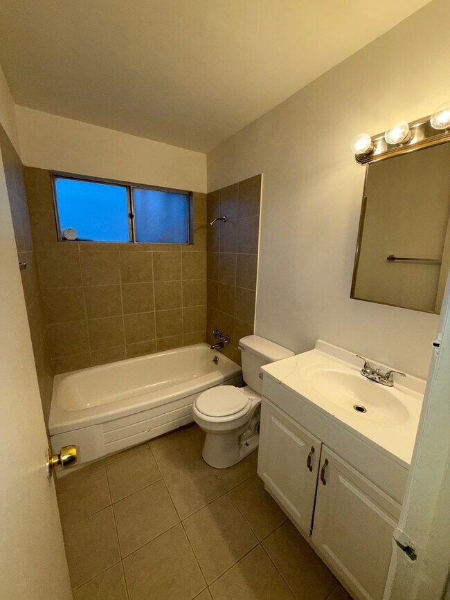 Building Photo - 420 Lee St