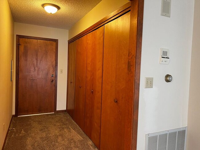 Building Photo - $1,300 | 2 Bedroom, 1 Bathroom Condo | Pet...