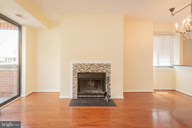Building Photo - 1140 23rd St NW