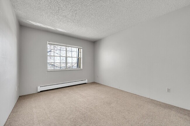 Building Photo - $1,270.00, 2 bed, 1 bath located in Denver...