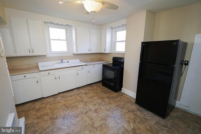 Building Photo - 303 E Main St