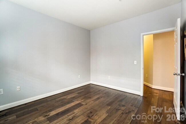 Building Photo - 400 Clarice Ave