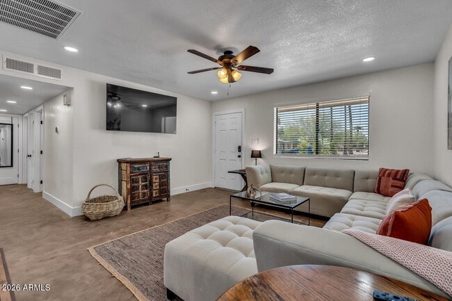 Building Photo - 1207 W 15th St