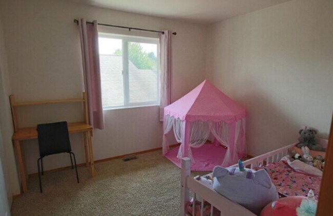Building Photo - Spacious 3BR/2.5BA Home in Oly Schools w/ Open Floor Plan & Private Backyard