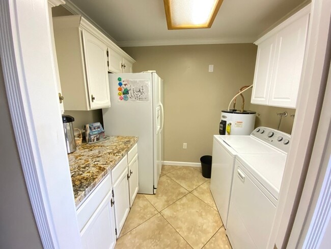 Building Photo - 561 Leisure World