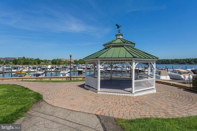 Building Photo - 525 Belmont Bay Dr