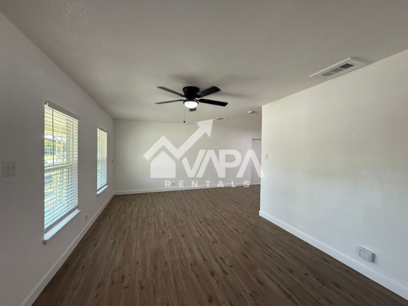 Building Photo - 315 Weizmann St
