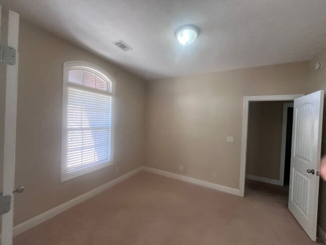 Building Photo - Great Location in Prattville