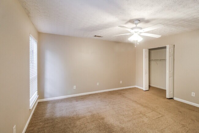 Building Photo - 4385 Bradley Dr SW