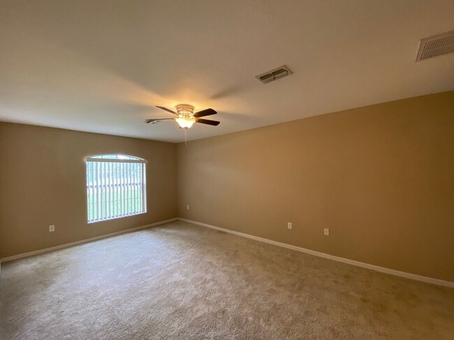 Building Photo - Desirable SW Ocala Neighborhood 3/2/2 **Wo...