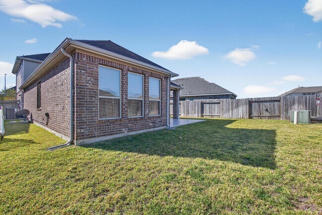 Building Photo - 31218 Pinebrook Falls Ln