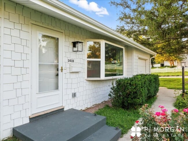 Building Photo - Midtown Modern Ranch-Don't Miss Out!