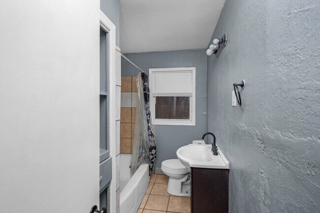 Building Photo - 2035 NW 24th St