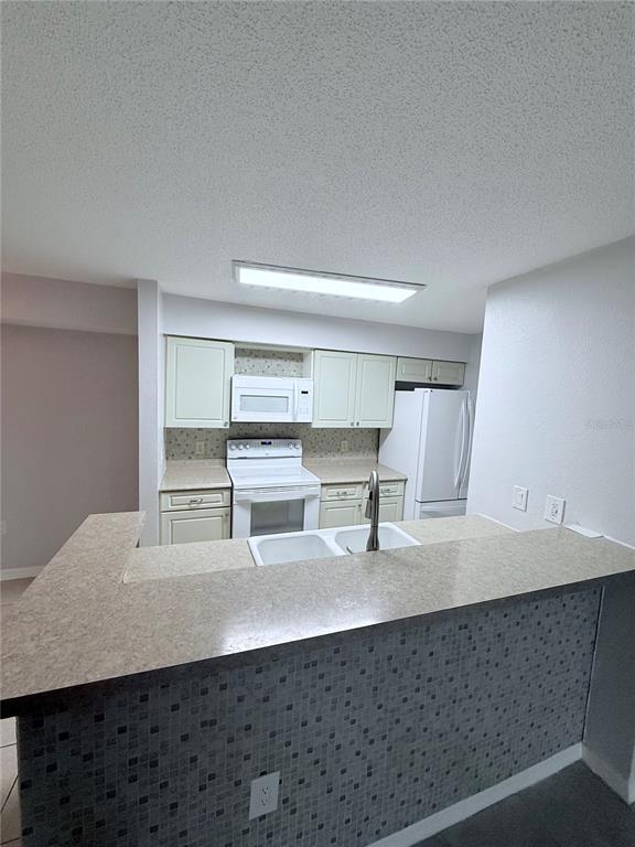 Building Photo - 9481 Highland Oak Dr