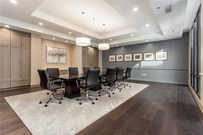 Building Photo - Renovated Condo with Skyline Views