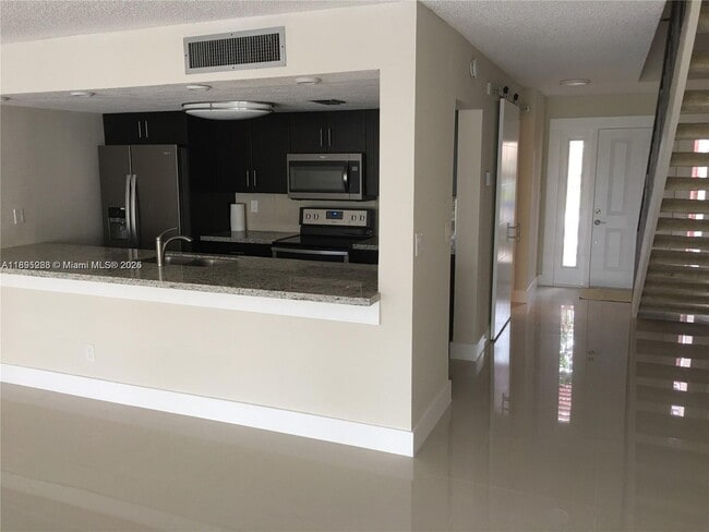 Building Photo - 10951 N Lakeview Dr