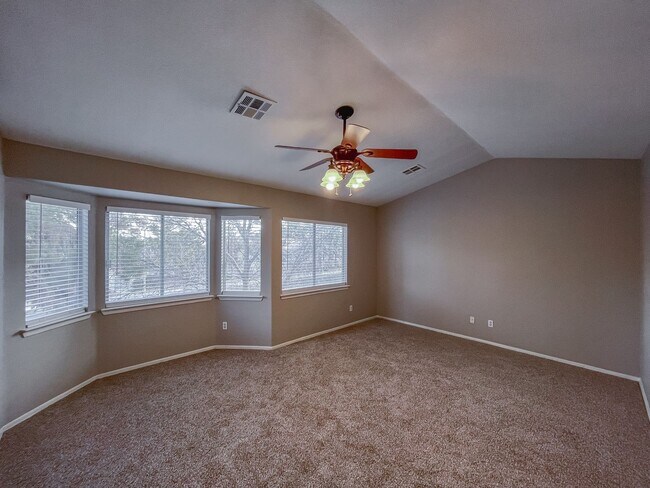 Building Photo - Spacious 4-Bedroom Home in Prime Green Val...