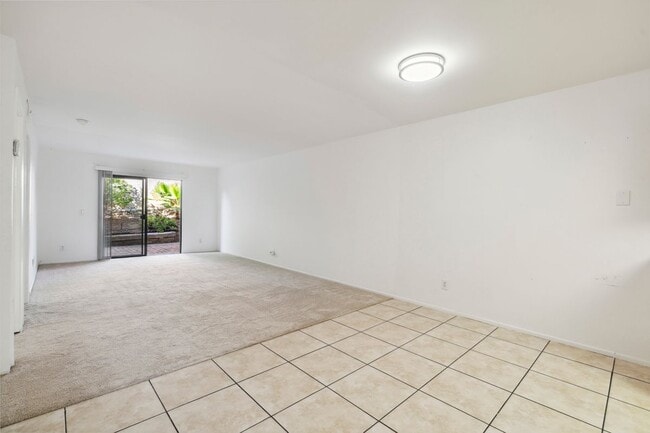 Building Photo - 1745 Los Feliz Dr