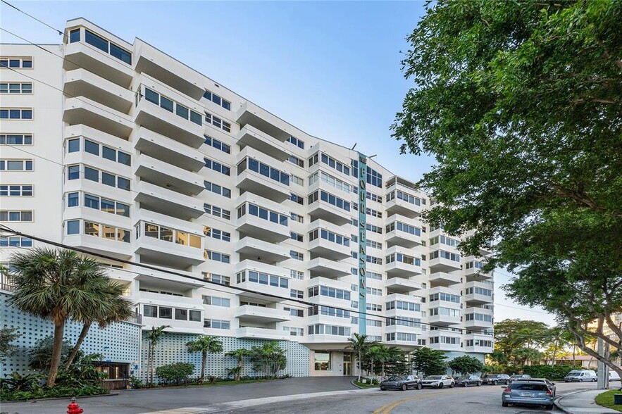 Building Photo - 333 Sunset Dr